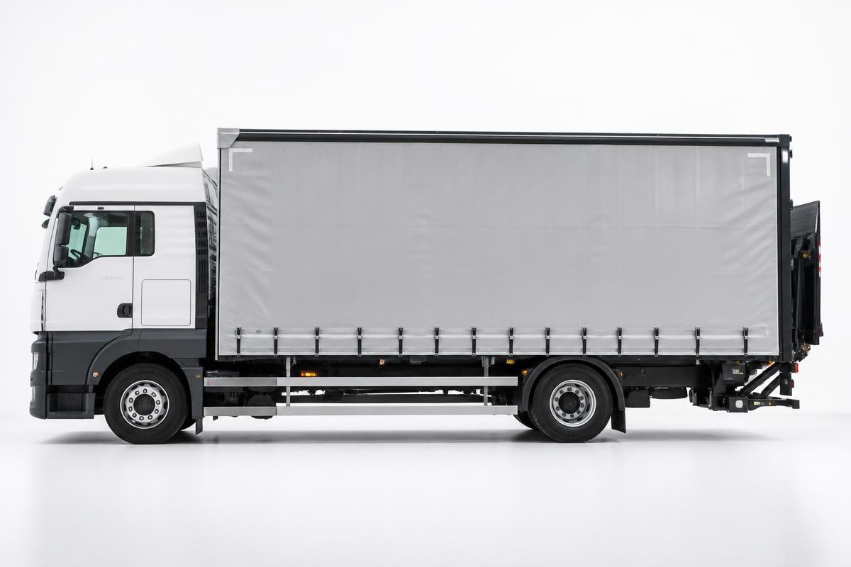 Tautliner mit Ladebordwand